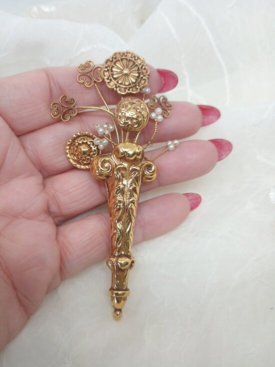 Jewelry - Floral Spray Floral Bouquet Brooch Large Gold Tone Faux Pearl
